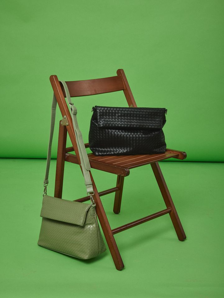 תיק שתי וערב מתקפל בצבע שחור